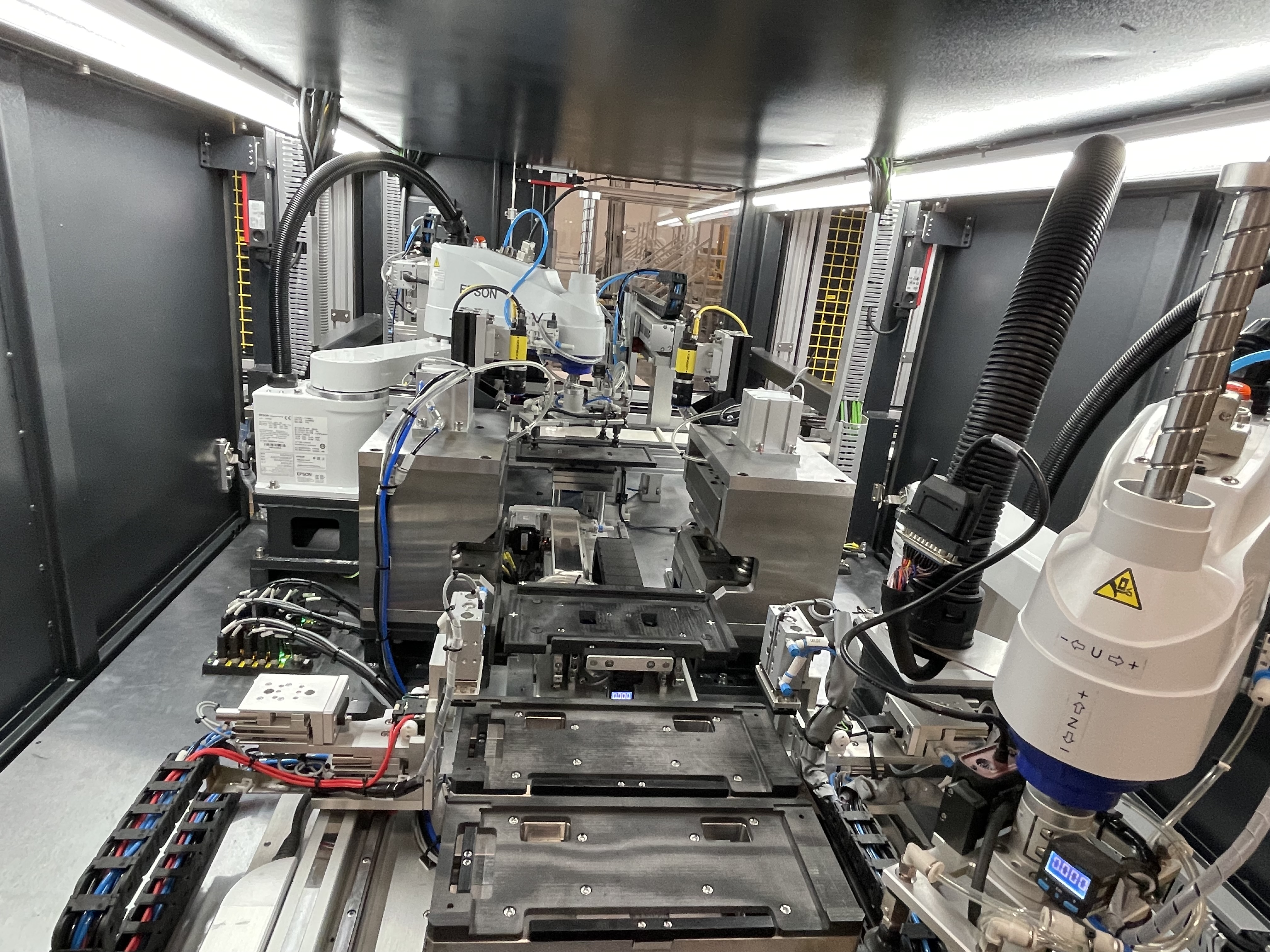 Robots industriales en línea de manufactura